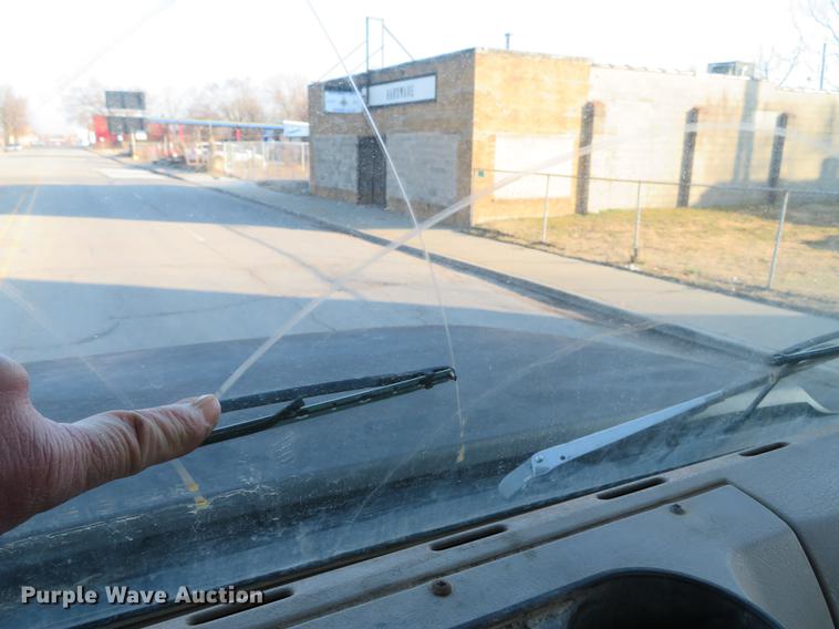 image for item DG3847 1998 International 4900 roll off container truck