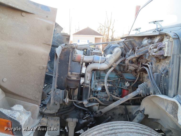 image for item DG3847 1998 International 4900 roll off container truck