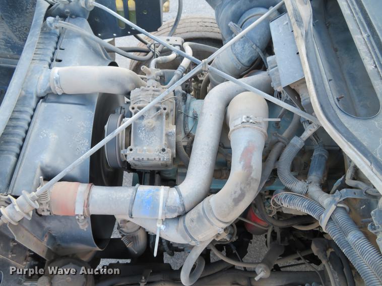 image for item DG3847 1998 International 4900 roll off container truck