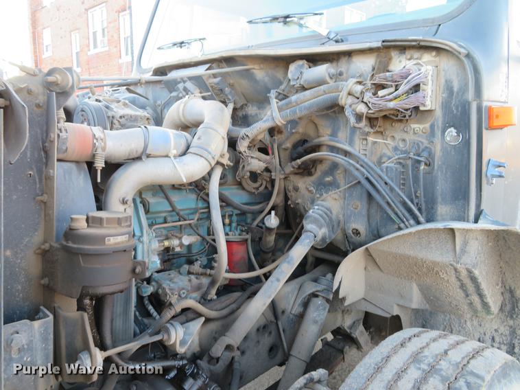 image for item DG3847 1998 International 4900 roll off container truck