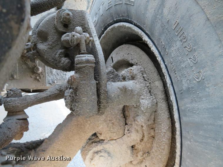 image for item DG3847 1998 International 4900 roll off container truck