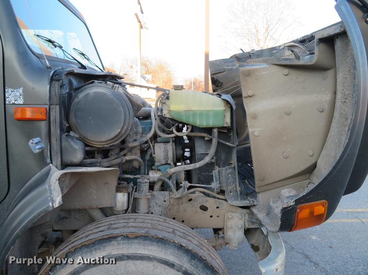 image for item DG3847 1998 International 4900 roll off container truck