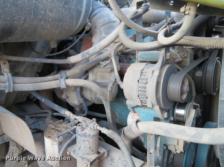 image for item DG3847 1998 International 4900 roll off container truck