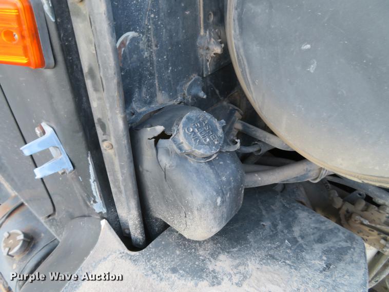 image for item DG3847 1998 International 4900 roll off container truck