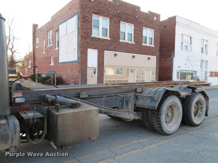 image for item DG3847 1998 International 4900 roll off container truck