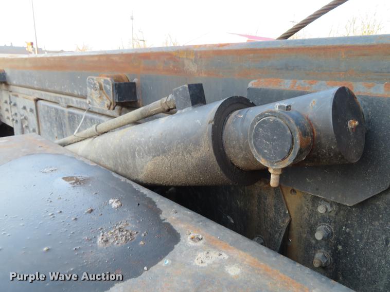 image for item DG3847 1998 International 4900 roll off container truck