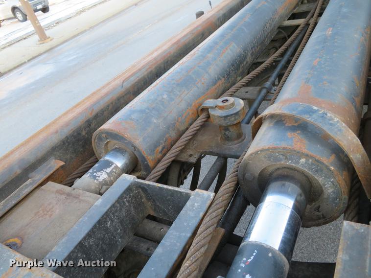 image for item DG3847 1998 International 4900 roll off container truck