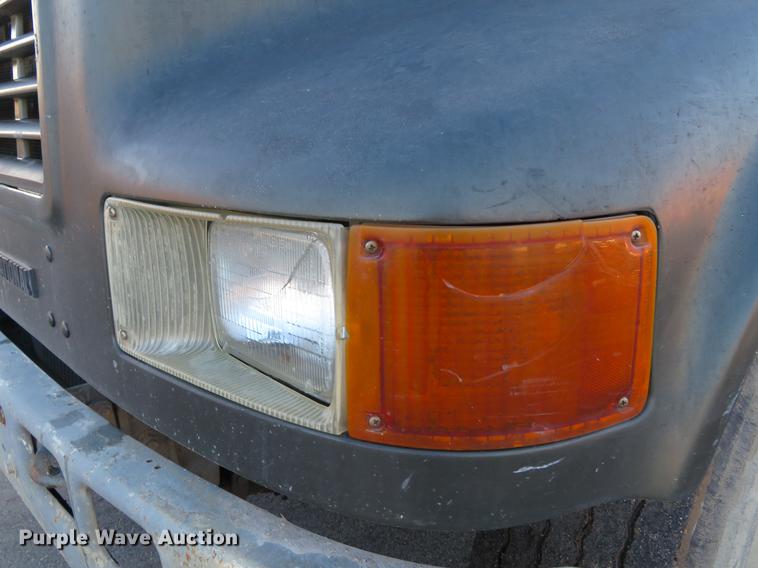 image for item DG3847 1998 International 4900 roll off container truck