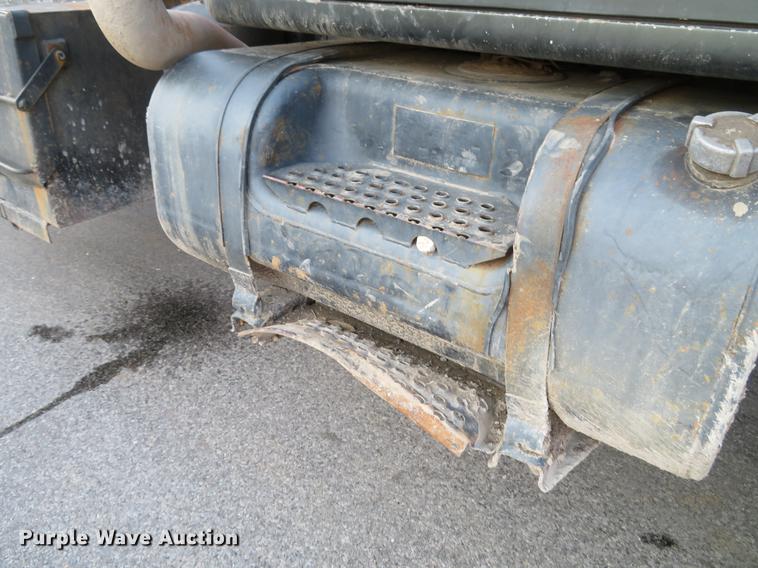 image for item DG3847 1998 International 4900 roll off container truck