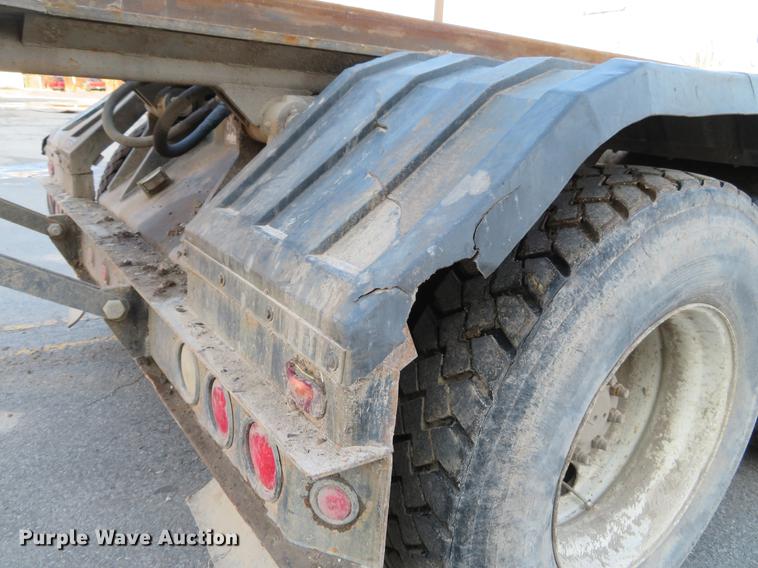 image for item DG3847 1998 International 4900 roll off container truck