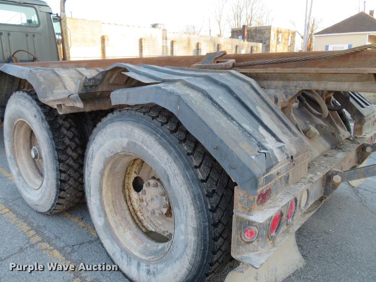 image for item DG3847 1998 International 4900 roll off container truck