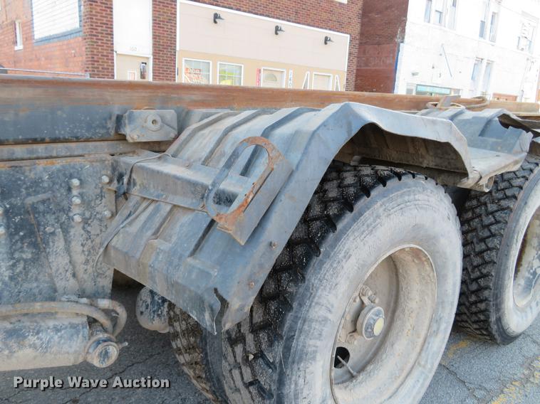 image for item DG3847 1998 International 4900 roll off container truck