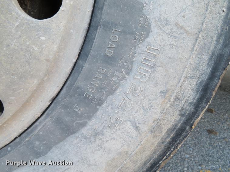 image for item DG3847 1998 International 4900 roll off container truck