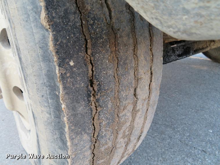 image for item DG3847 1998 International 4900 roll off container truck