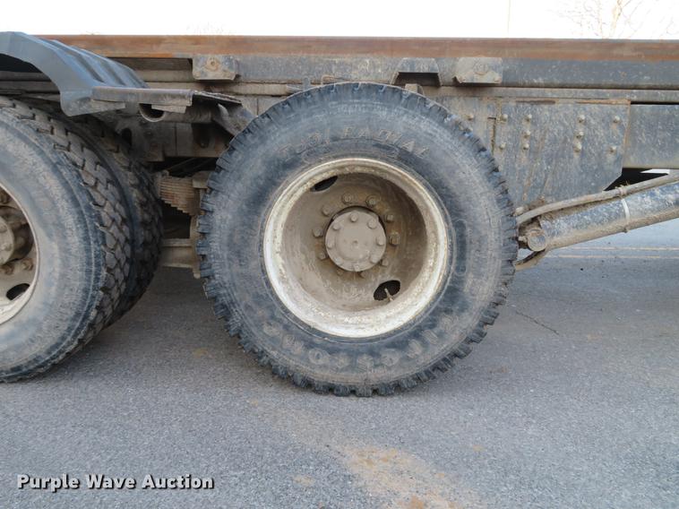 image for item DG3847 1998 International 4900 roll off container truck