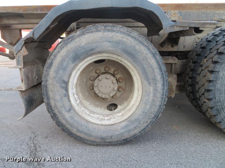 image for item DG3847 1998 International 4900 roll off container truck