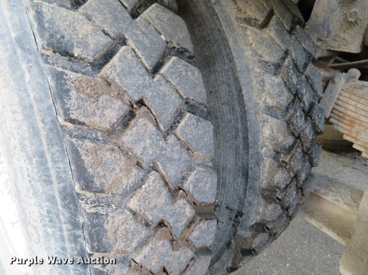 image for item DG3847 1998 International 4900 roll off container truck