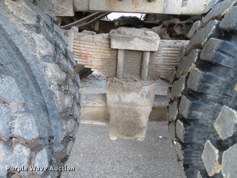 image for item DG3847 1998 International 4900 roll off container truck