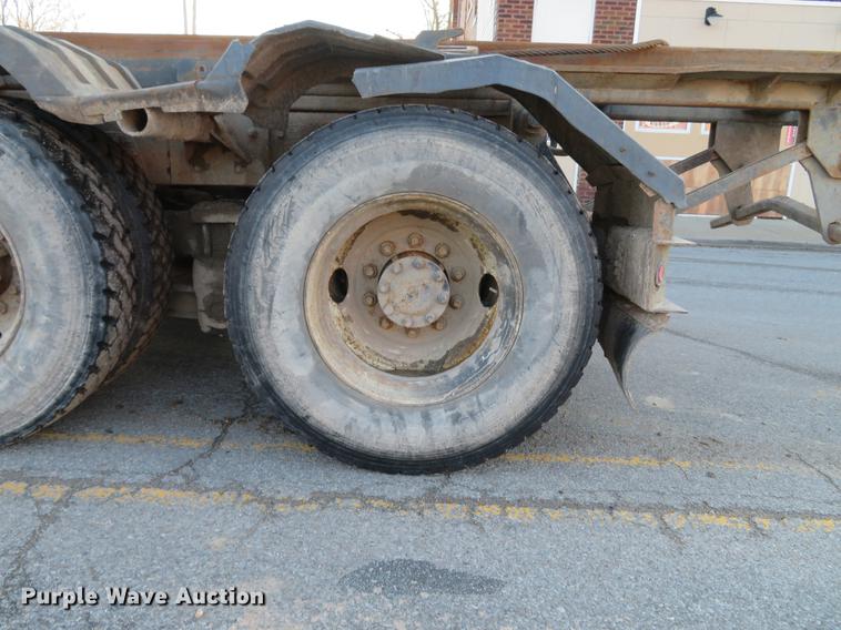 image for item DG3847 1998 International 4900 roll off container truck