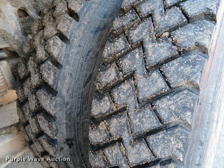 image for item DG3847 1998 International 4900 roll off container truck