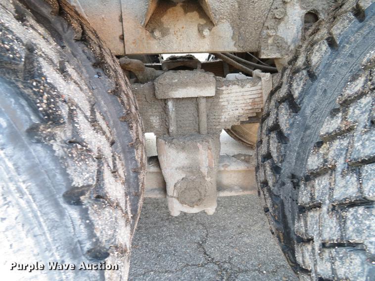 image for item DG3847 1998 International 4900 roll off container truck