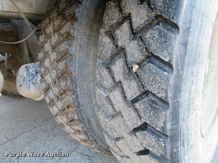 image for item DG3847 1998 International 4900 roll off container truck