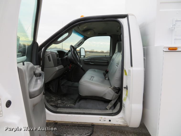 image for item DG3851 2003 Ford F550 Super Duty XL utility truck
