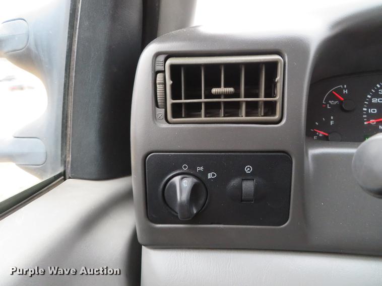 image for item DG3851 2003 Ford F550 Super Duty XL utility truck