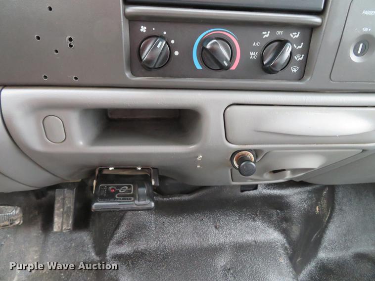 image for item DG3851 2003 Ford F550 Super Duty XL utility truck