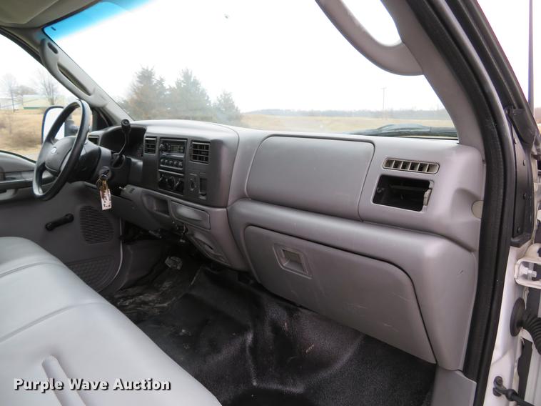 image for item DG3851 2003 Ford F550 Super Duty XL utility truck