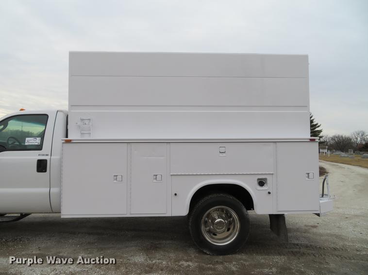 image for item DG3851 2003 Ford F550 Super Duty XL utility truck