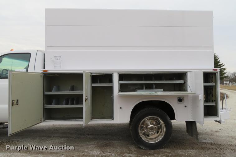 image for item DG3851 2003 Ford F550 Super Duty XL utility truck