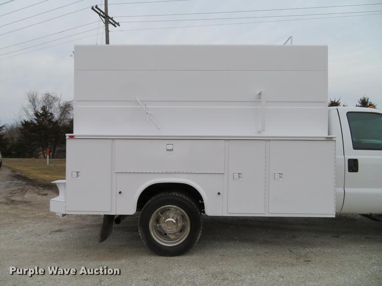 image for item DG3851 2003 Ford F550 Super Duty XL utility truck