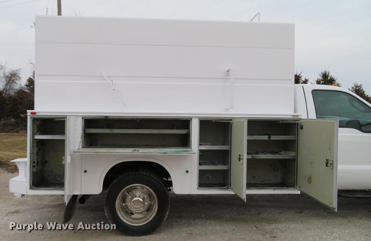 image for item DG3851 2003 Ford F550 Super Duty XL utility truck
