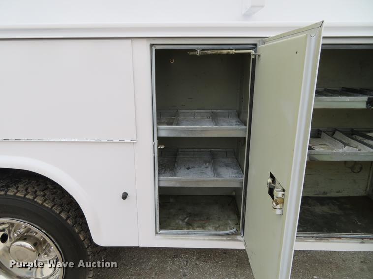 image for item DG3851 2003 Ford F550 Super Duty XL utility truck