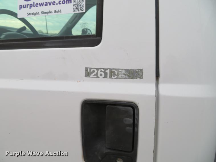 image for item DG3851 2003 Ford F550 Super Duty XL utility truck