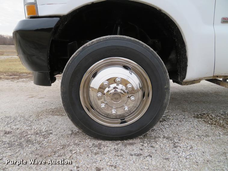 image for item DG3851 2003 Ford F550 Super Duty XL utility truck