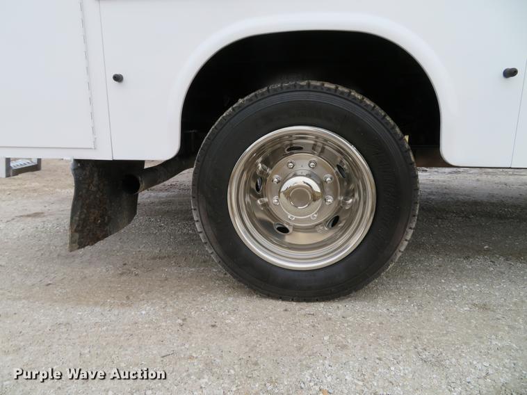 image for item DG3851 2003 Ford F550 Super Duty XL utility truck