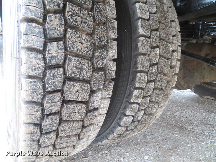 image for item DG3851 2003 Ford F550 Super Duty XL utility truck