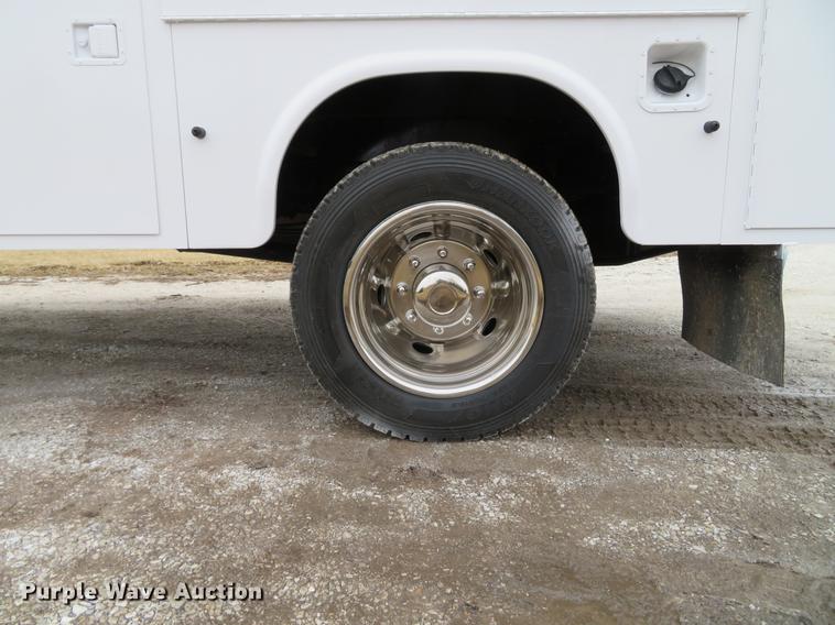 image for item DG3851 2003 Ford F550 Super Duty XL utility truck