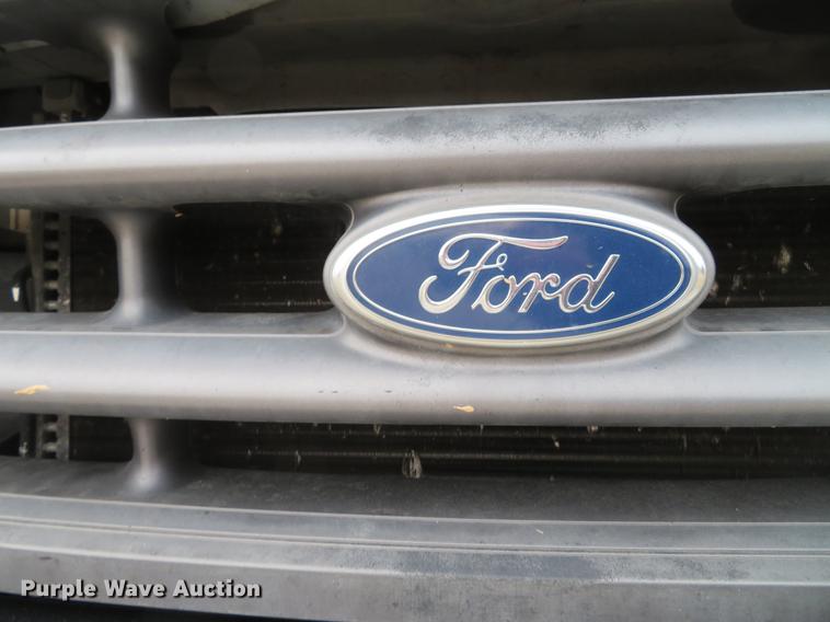 image for item DG3851 2003 Ford F550 Super Duty XL utility truck