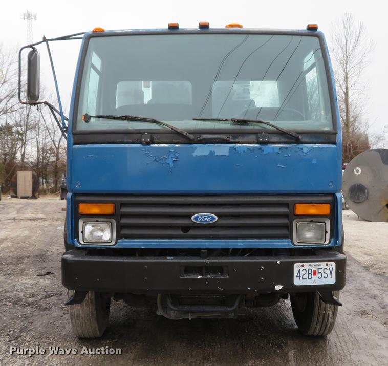 image for item DG3882 1992 Ford CF8000 seal coat truck