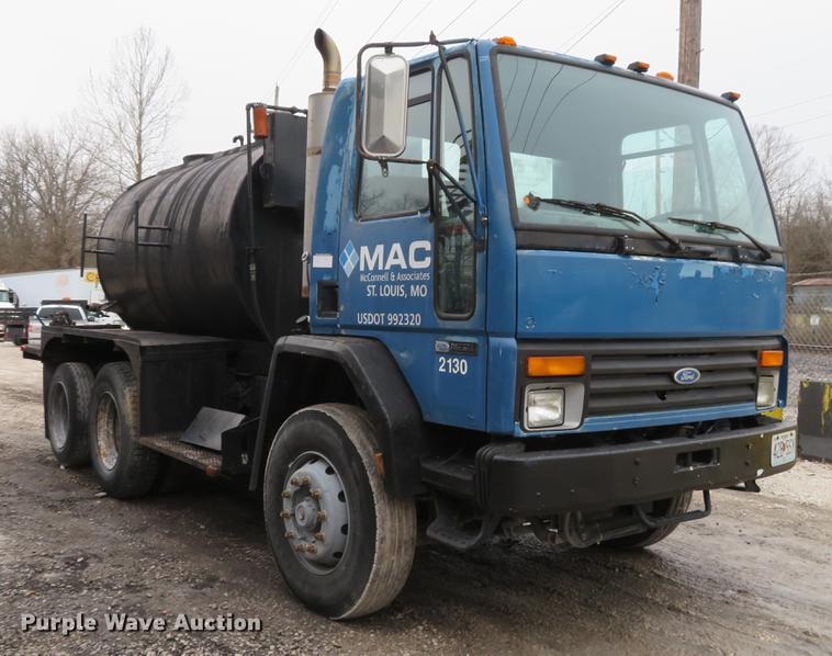 image for item DG3882 1992 Ford CF8000 seal coat truck