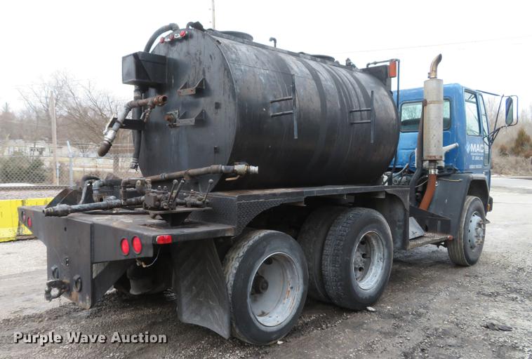 image for item DG3882 1992 Ford CF8000 seal coat truck