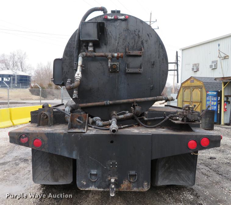 image for item DG3882 1992 Ford CF8000 seal coat truck