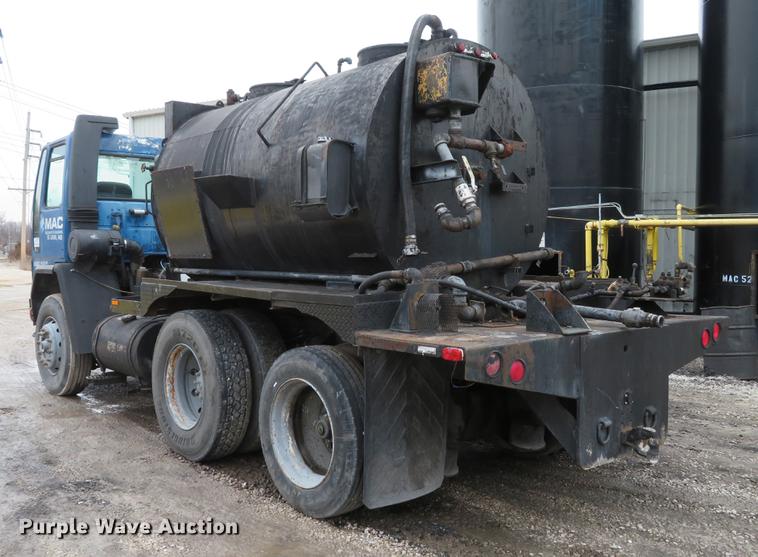 image for item DG3882 1992 Ford CF8000 seal coat truck