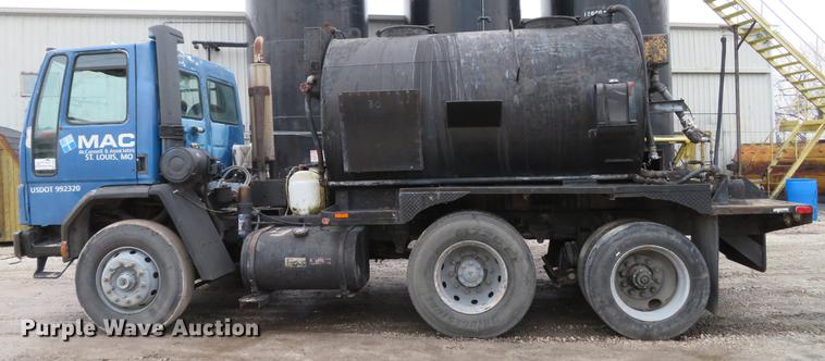 image for item DG3882 1992 Ford CF8000 seal coat truck