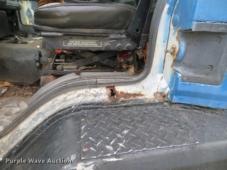 image for item DG3882 1992 Ford CF8000 seal coat truck