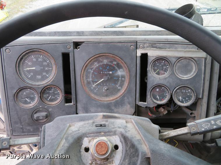 image for item DG3882 1992 Ford CF8000 seal coat truck