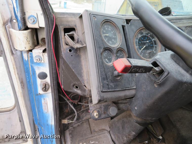 image for item DG3882 1992 Ford CF8000 seal coat truck